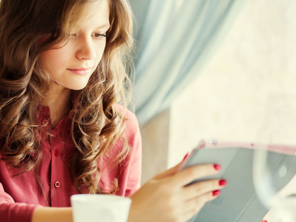 woman-drinking-coffee-